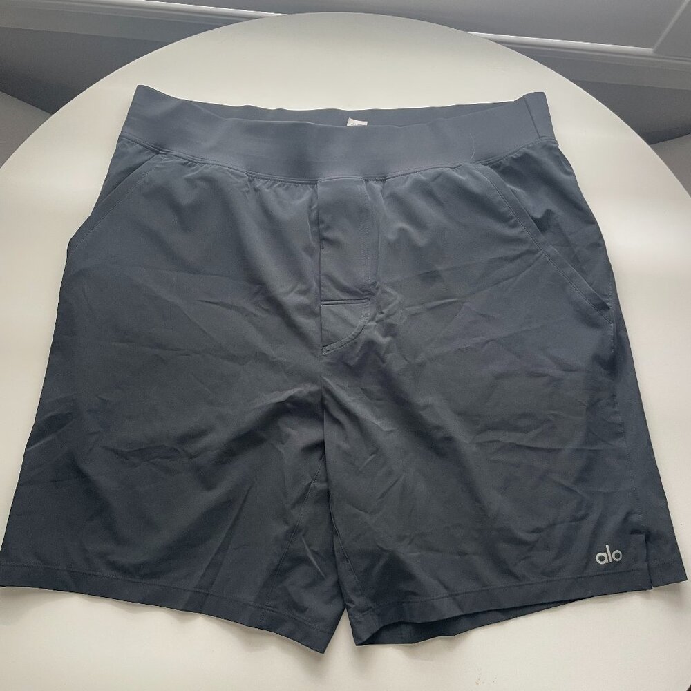 Men's Alo Training Short Size Large